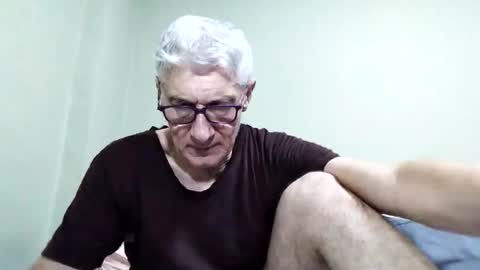 Snapshot of cucaio18 chatting on 10-25-25, 01:35 BIG UNCUT HARD COCK online show from 10-25-25, 01:35