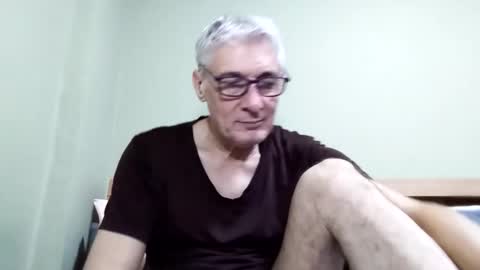 Snapshot of cucaio18 chatting on 10-26-25, 01:22 BIG UNCUT HARD COCK online show from 10-26-25, 01:22
