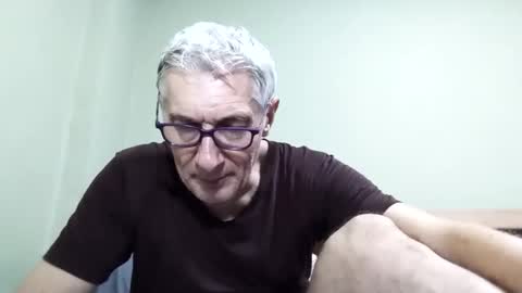 Snapshot of cucaio18 chatting on 11-19-25, 02:33 BIG UNCUT HARD COCK online show from 11-19-25, 02:33