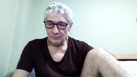 Snapshot of cucaio18 chatting on 11-26-25, 01:17 BIG UNCUT HARD COCK online show from 11-26-25, 01:17