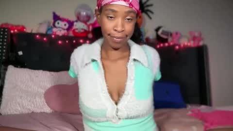 cum2charmxx online show from 10-28-25, 05:22