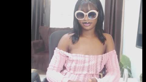 Snapshot of cumebony_petit chatting on 02-26-26, 08:35 cumebony_petit online show from 02-26-26, 08:35