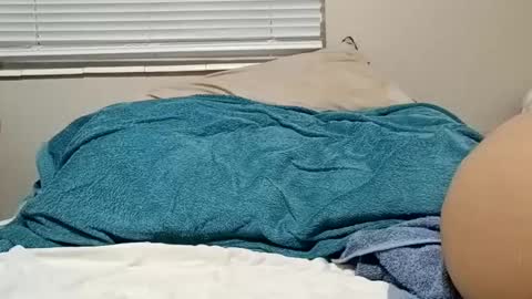 Snapshot of cumforever69 chatting on 09-21-25, 05:20 cumforever69 online show from 09-21-25, 05:20