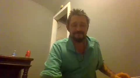 Snapshot of cuntreeboy68 chatting on 12-06-24, 06:26 Bash online show from 12-06-24, 06:26