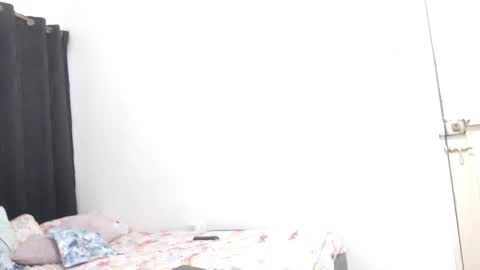 dominic and julieta... independent models online show from 12-18-25, 11:16