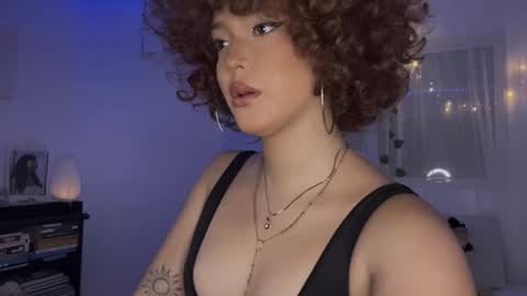 Snapshot of curls_emma chatting on 01-28-25, 11:50 Emma online show from 01-28-25, 11:50