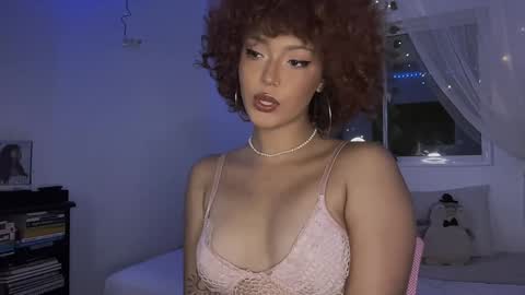 Snapshot of curls_emma chatting on 02-02-25, 12:30 Emma online show from 02-02-25, 12:30