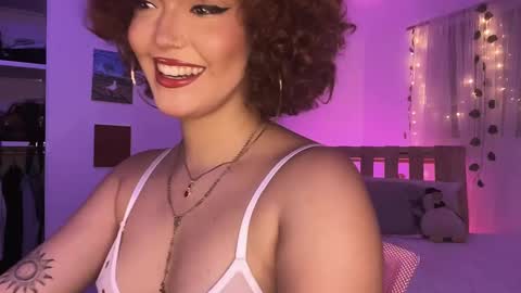 Snapshot of curls_emma chatting on 03-10-25, 11:06 Emma online show from 03-10-25, 11:06