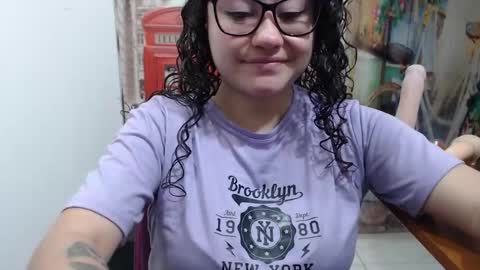 Snapshot of curly_greeneyed chatting on 10-16-25, 09:05 Vannesa online show from 10-16-25, 09:05