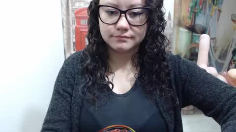 Snapshot of curly_greeneyed chatting on 10-20-25, 06:52 Vannesa online show from 10-20-25, 06:52