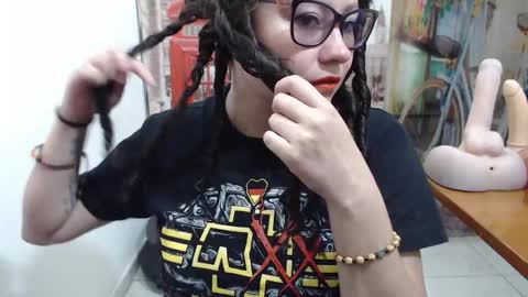 Snapshot of curly_greeneyed chatting on 10-24-25, 06:48 Vannesa online show from 10-24-25, 06:48