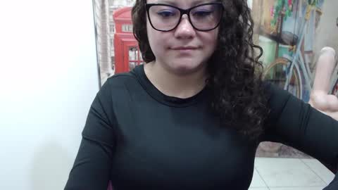 Snapshot of curly_greeneyed chatting on 11-05-25, 06:30 Vannesa online show from 11-05-25, 06:30