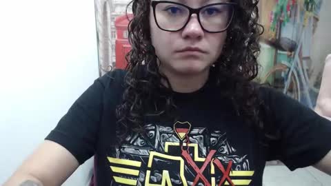 Snapshot of curly_greeneyed chatting on 11-14-25, 08:29 Vannesa online show from 11-14-25, 08:29