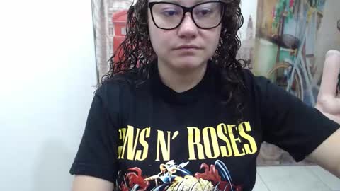 Snapshot of curly_greeneyed chatting on 11-18-25, 08:35 Vannesa online show from 11-18-25, 08:35