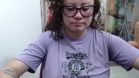 Snapshot of curly_greeneyed chatting on 11-21-25, 07:56 Vannesa online show from 11-21-25, 07:56