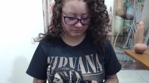 Snapshot of curly_greeneyed chatting on 11-22-25, 08:19 Vannesa online show from 11-22-25, 08:19