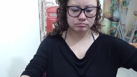 Snapshot of curly_greeneyed chatting on 11-24-25, 06:29 Vannesa online show from 11-24-25, 06:29