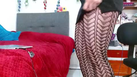 curlybutterfly online show from 10-17-25, 08:44