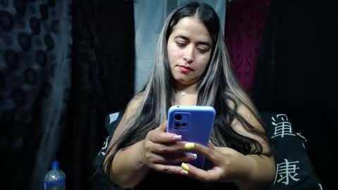 Snapshot of curvy_emma0 chatting on 10-23-25, 11:35 Emma online show from 10-23-25, 11:35