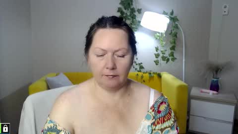 Snapshot of curvy_girlz chatting on 11-04-25, 05:23 curvy_girlz online show from 11-04-25, 05:23