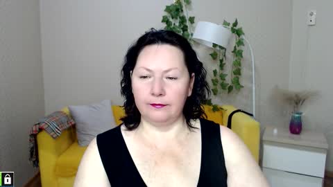 Snapshot of curvy_girlz chatting on 11-11-25, 04:07 curvy_girlz online show from 11-11-25, 04:07