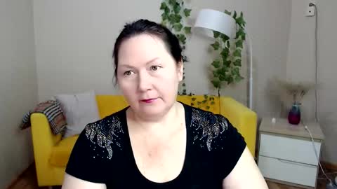 Snapshot of curvy_girlz chatting on 11-17-25, 04:13 curvy_girlz online show from 11-17-25, 04:13