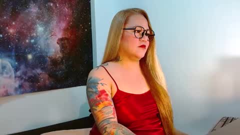 Snapshot of curvycherry4u chatting on 10-22-25, 03:29 C H E R R Y online show from 10-22-25, 03:29