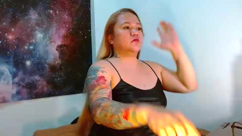 Snapshot of curvycherry4u chatting on 10-29-25, 04:04 C H E R R Y online show from 10-29-25, 04:04