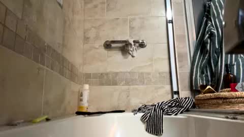 Snapshot of curvyd454066 chatting on 01-09-26, 06:21 curvyd454066 online show from 01-09-26, 06:21