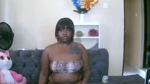 Snapshot of curvyebony1 chatting on 01-08-25, 08:38 curtis online show from 01-08-25, 08:38