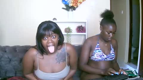 Snapshot of curvyebony1 chatting on 01-12-25, 01:16 curtis online show from 01-12-25, 01:16