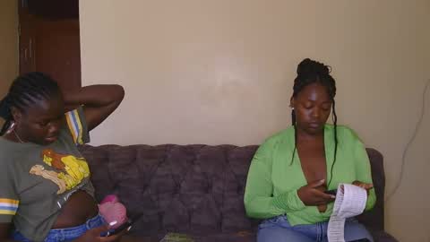 Snapshot of curvyebony1 chatting on 02-04-25, 11:49 curtis online show from 02-04-25, 11:49
