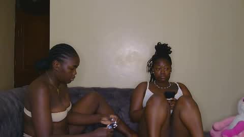 Snapshot of curvyebony1 chatting on 02-06-25, 02:11 curtis online show from 02-06-25, 02:11
