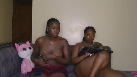 Snapshot of curvyebony1 chatting on 02-08-25, 03:08 curtis online show from 02-08-25, 03:08