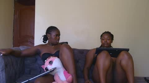 Snapshot of curvyebony1 chatting on 02-08-25, 06:43 curtis online show from 02-08-25, 06:43