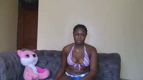 Snapshot of curvyebony1 chatting on 02-11-25, 04:11 curtis online show from 02-11-25, 04:11