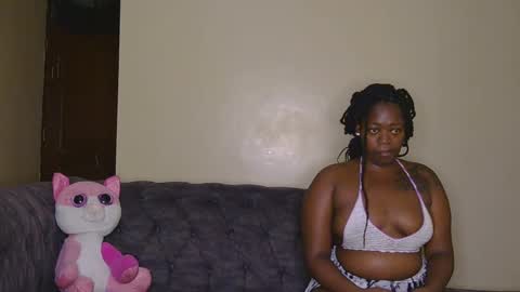 Snapshot of curvyebony1 chatting on 02-12-25, 02:35 curtis online show from 02-12-25, 02:35
