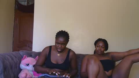 Snapshot of curvyebony1 chatting on 02-13-25, 12:54 curtis online show from 02-13-25, 12:54