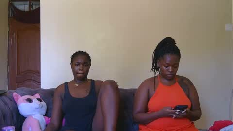 Snapshot of curvyebony1 chatting on 02-14-25, 12:25 curtis online show from 02-14-25, 12:25