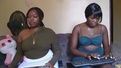 Snapshot of curvyebony1 chatting on 02-16-25, 11:59 curtis online show from 02-16-25, 11:59