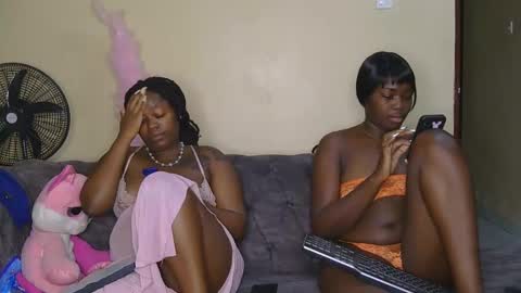 Snapshot of curvyebony1 chatting on 02-19-25, 03:28 curtis online show from 02-19-25, 03:28