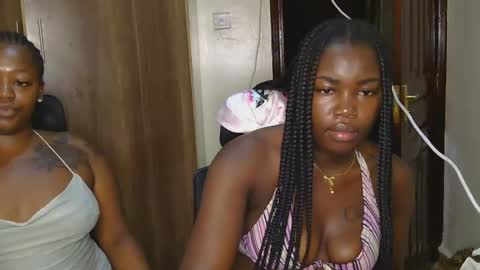 Snapshot of curvyebony1 chatting on 03-08-25, 04:45 curtis online show from 03-08-25, 04:45