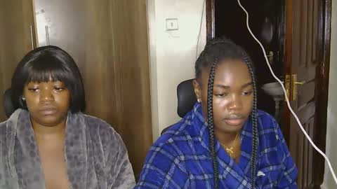 Snapshot of curvyebony1 chatting on 03-11-25, 05:38 curtis online show from 03-11-25, 05:38