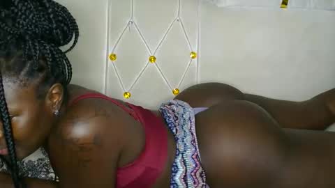 Snapshot of curvyebony1 chatting on 09-10-25, 01:16 curtis online show from 09-10-25, 01:16