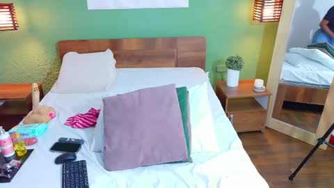 Danna online show from 10-18-25, 07:25