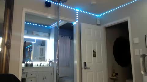 Snapshot of curvyfunlover chatting on 11-14-25, 01:43 curvyfunlover online show from 11-14-25, 01:43