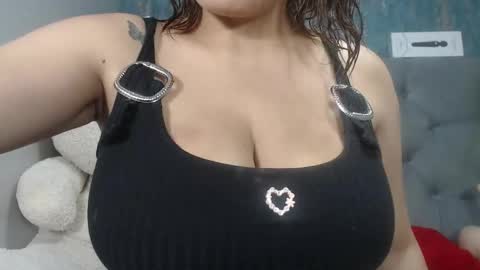 Snapshot of curvyjulieth chatting on 01-13-25, 10:03 Julieth online show from 01-13-25, 10:03