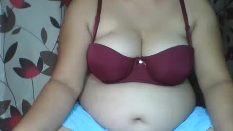 Snapshot of curvyladyxx289 chatting on 10-28-25, 07:27 curvyladyxx289 online show from 10-28-25, 07:27