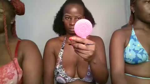 Snapshot of cute_daniellah chatting on 02-18-25, 07:09 Danillah online show from 02-18-25, 07:09