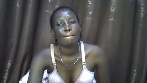 Snapshot of cute_emmy1 chatting on 10-13-25, 01:22 cute_emmy1 online show from 10-13-25, 01:22